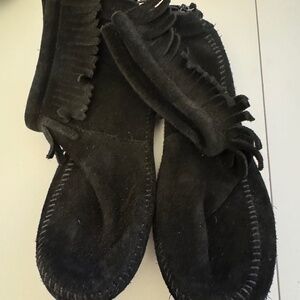 Minnetonka Back Zip Hardsole Bootie